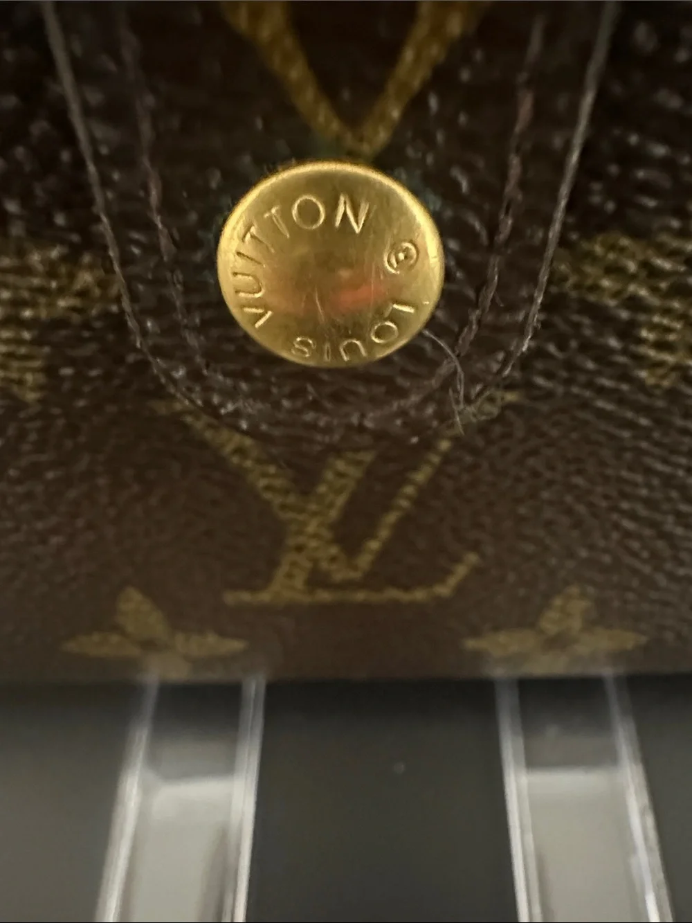 EUC Vintage Louis Vuitton Monogram Bifold Snap Wallet w Gold  Coin Closure